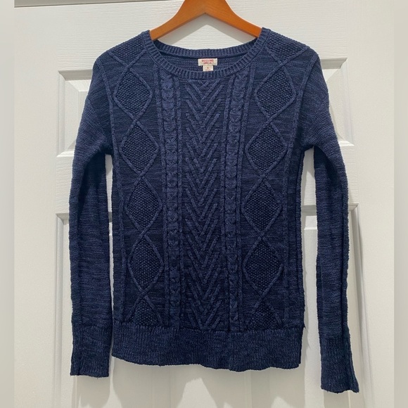 2/$15 🥑 Navy Blue Cable Knit Sweater, Small - Picture 1 of 4